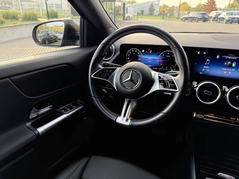 Image secondaire du véhicule 11