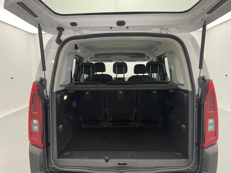 Image secondaire du véhicule 14