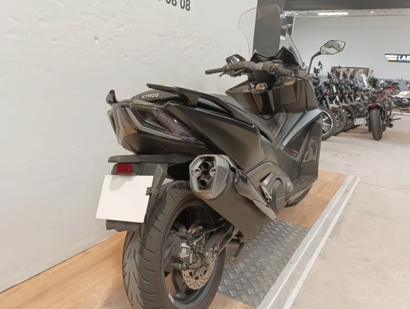 Image secondaire du véhicule 4