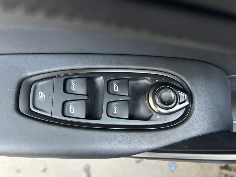 Image secondaire du véhicule 34