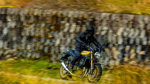 Kawasaki Z900RS : montagne face