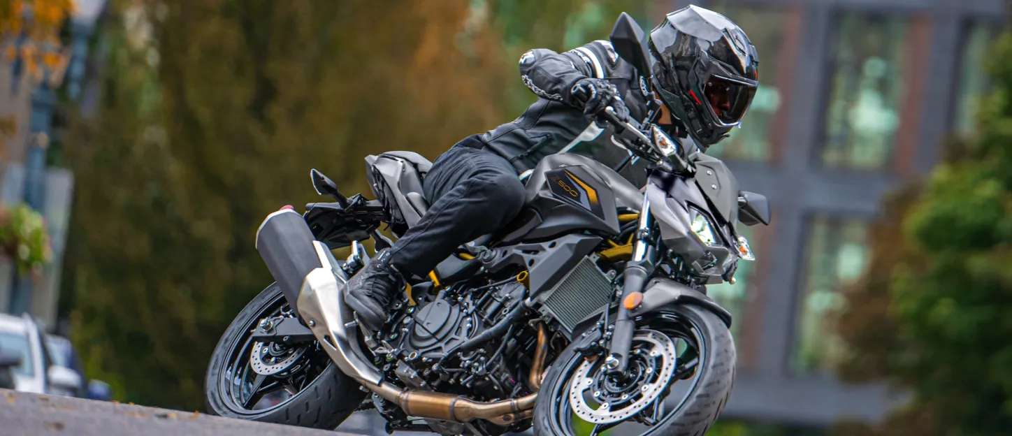 Kawasaki Z500 : Route léger virage