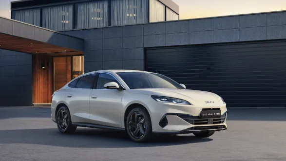 BYD Seal DM-i 2025 : 3/4 avant droit statique