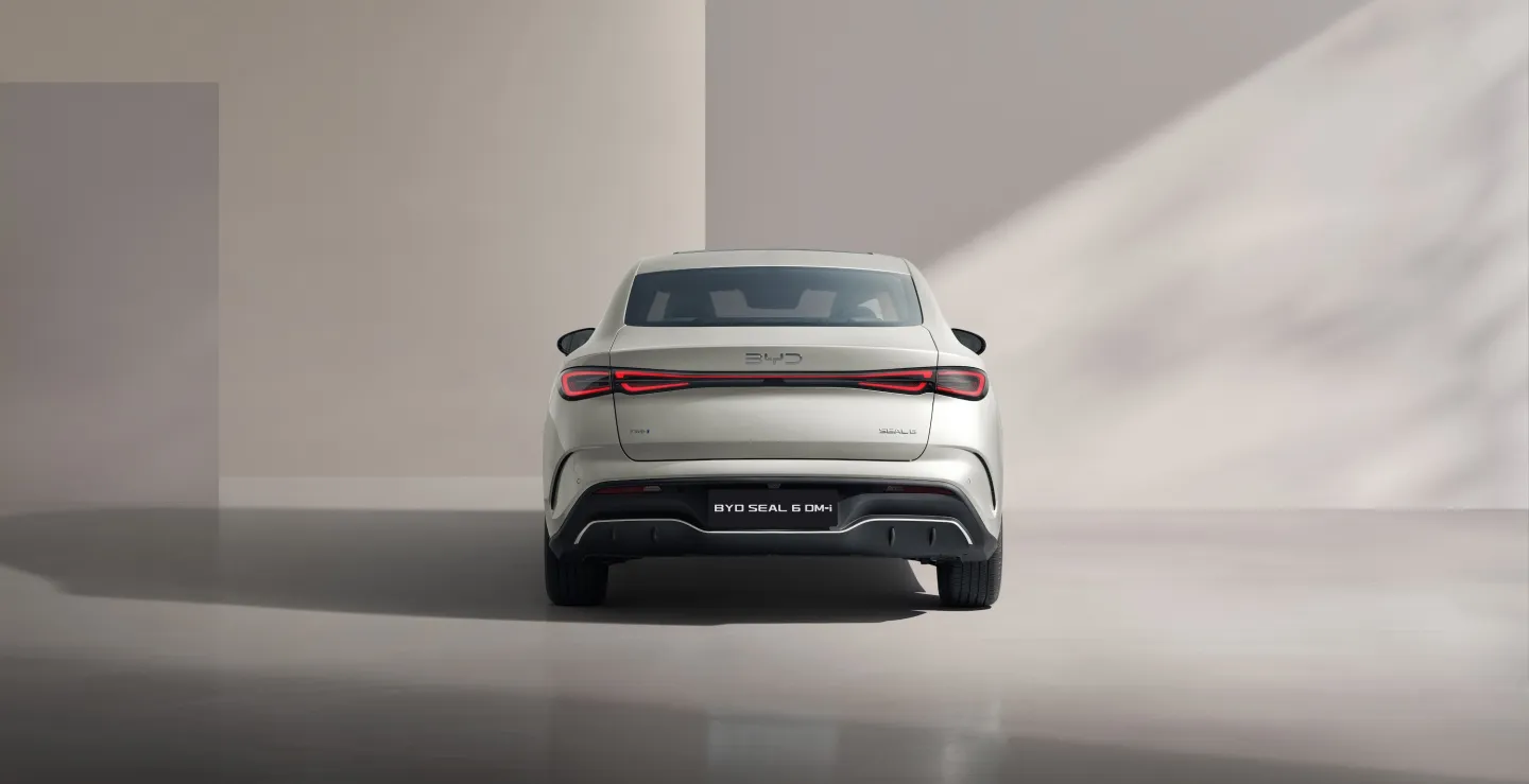 BYD Seal DM-i 2025 : face arrière statique