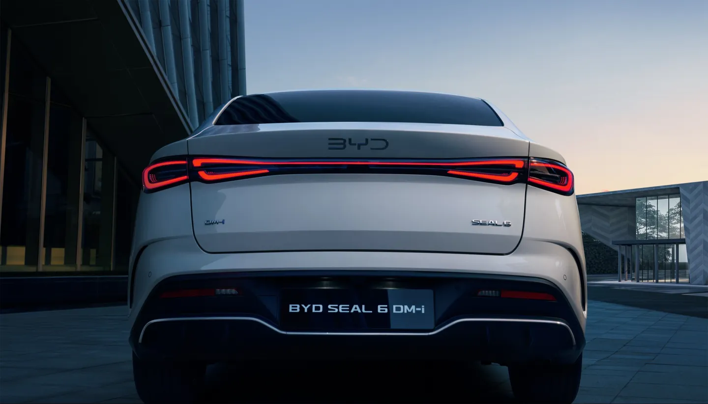 BYD Seal DM-i 2025 : détail feux arrière