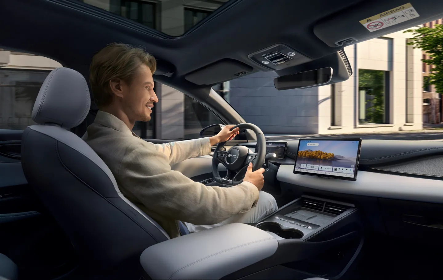 BYD Seal 6 DM-i Touring 2025 : poste de conduite avec modèle