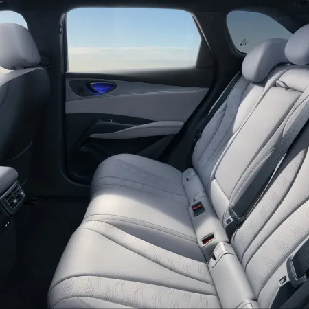 BYD Seal 6 DM-i 2025 : sièges arrières intérieur blanc