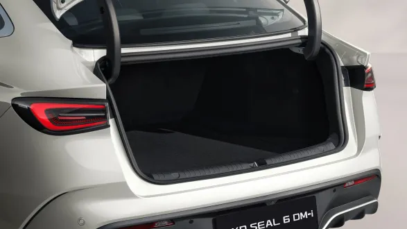 BYD Seal 6 DM-i 2025 : coffre