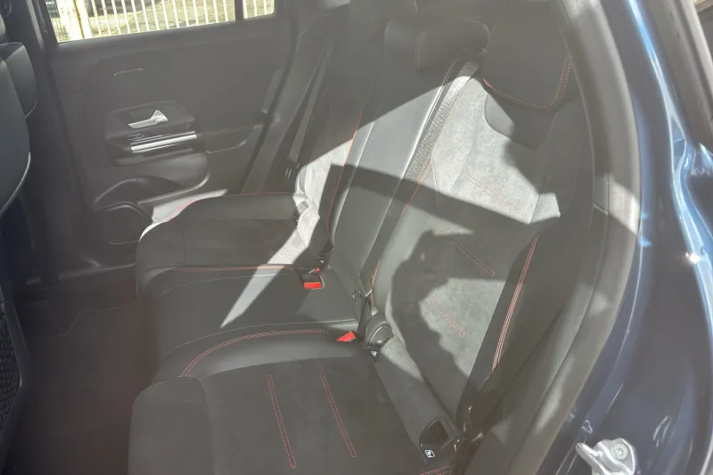 Image secondaire du véhicule 12