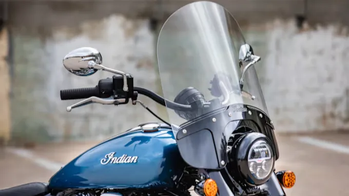 Indian Super Chief Limited : pare-brise et réservoir