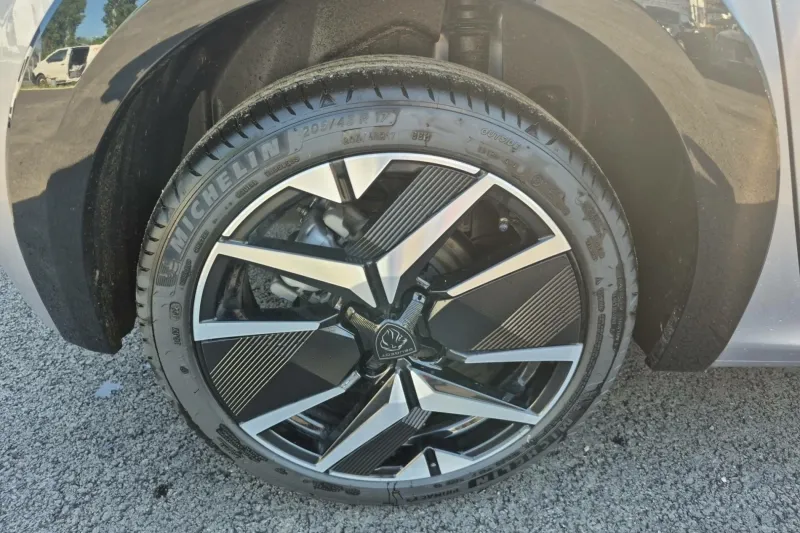 Image secondaire du véhicule 12