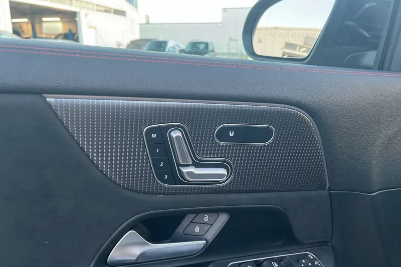 Image secondaire du véhicule 23