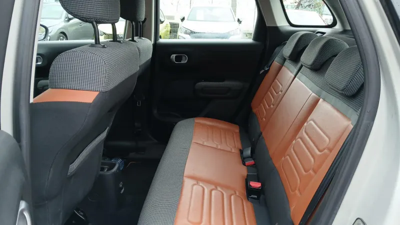 Image secondaire du véhicule 12