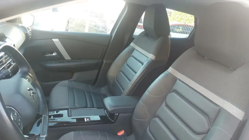 Image secondaire du véhicule 11