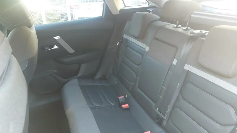 Image secondaire du véhicule 12