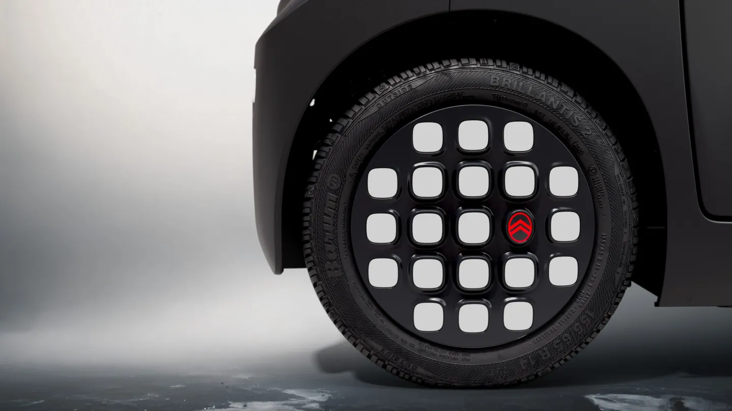 Citroën Ami Dark Side 2025 : détail enjoliveur