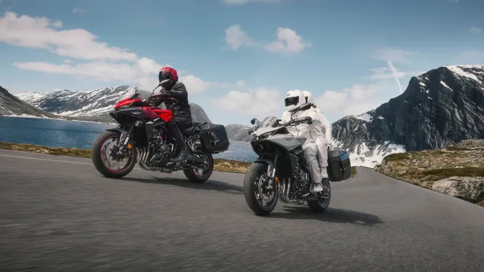 Honda CB1000GT : duo dans les montagnes