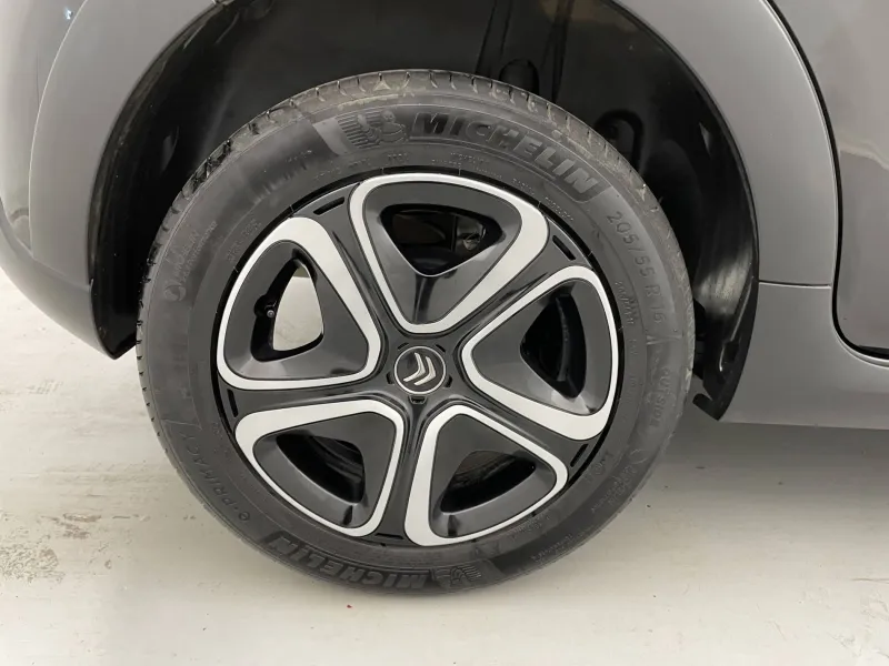 Image secondaire du véhicule 44