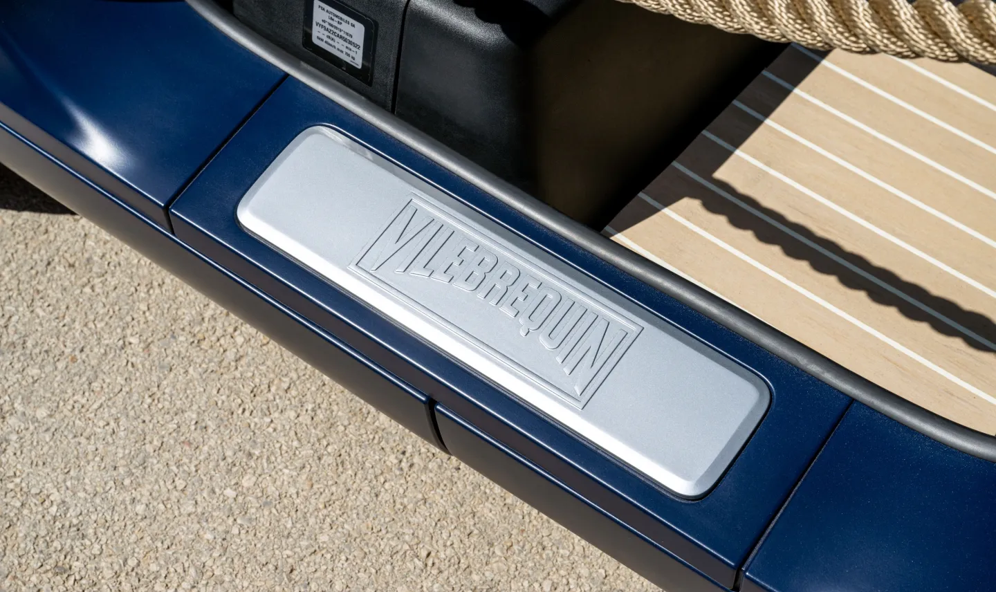 Fiat Topolino Vilebrequin 2025 : détail seuil de porte