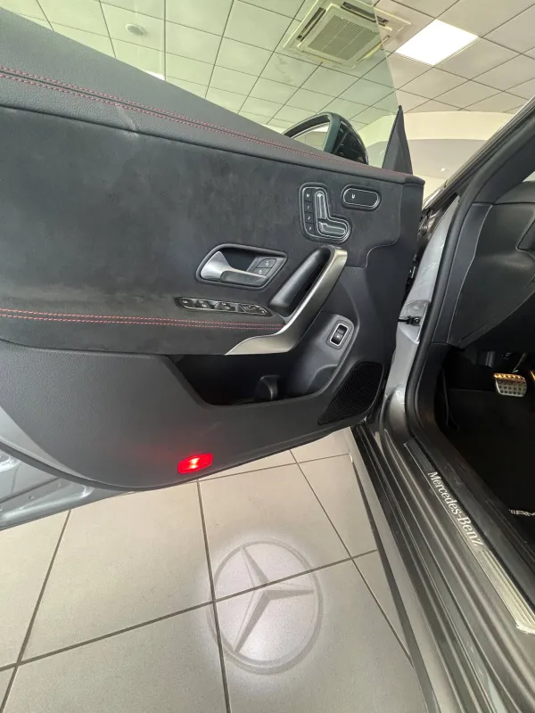 Image secondaire du véhicule 4