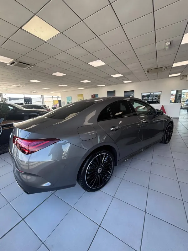 Image secondaire du véhicule 10