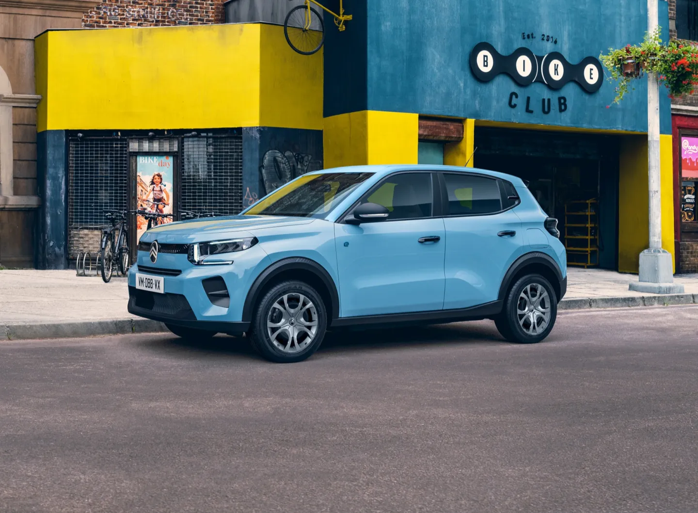 Citroën C3 2024 bleue : trois quarts avant gauche statique