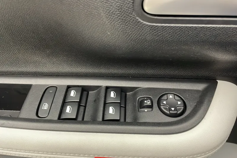 Image secondaire du véhicule 24