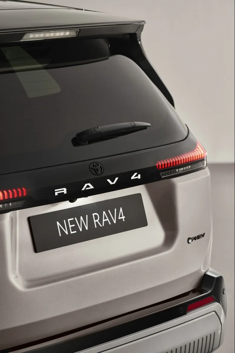 Toyota RAV4 : becquet de toit