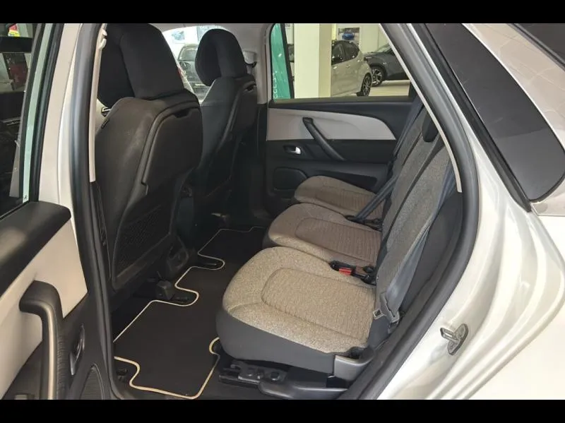 Image secondaire du véhicule 12