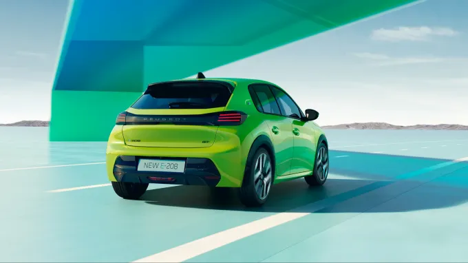 Peugeot 208 2023 : trois quarts arrière droit