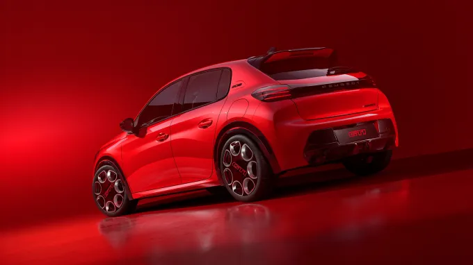 Peugeot 208 GTi 2025 : trois quarts arrière gauche statique