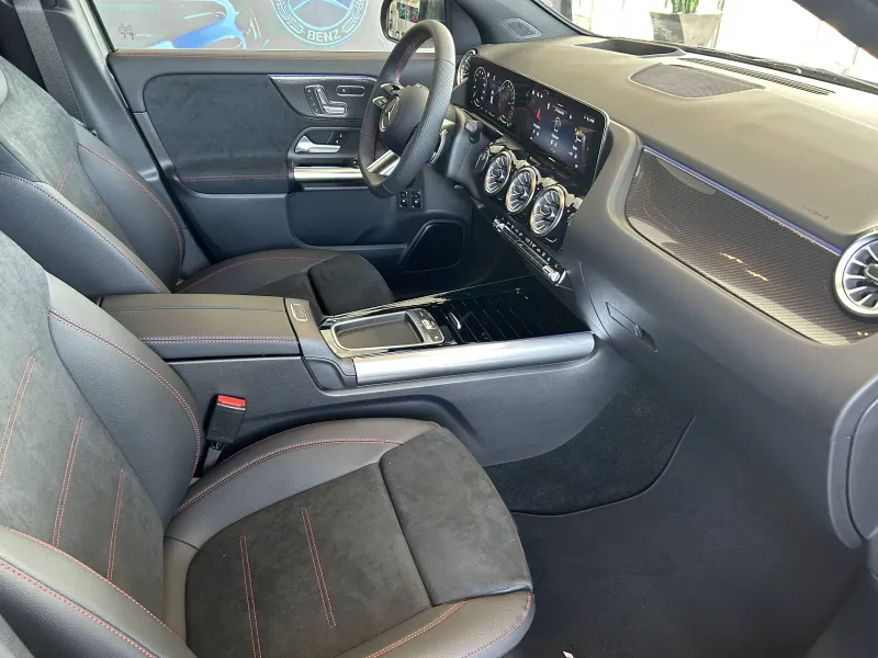 Image secondaire du véhicule 4