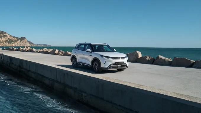 BYD Atto 2 : stationnement bord de mer