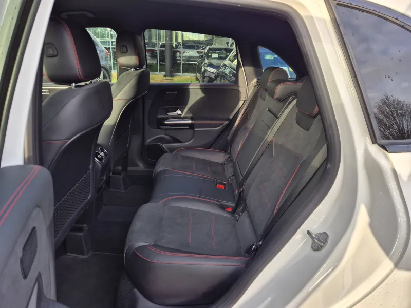 Image secondaire du véhicule 11