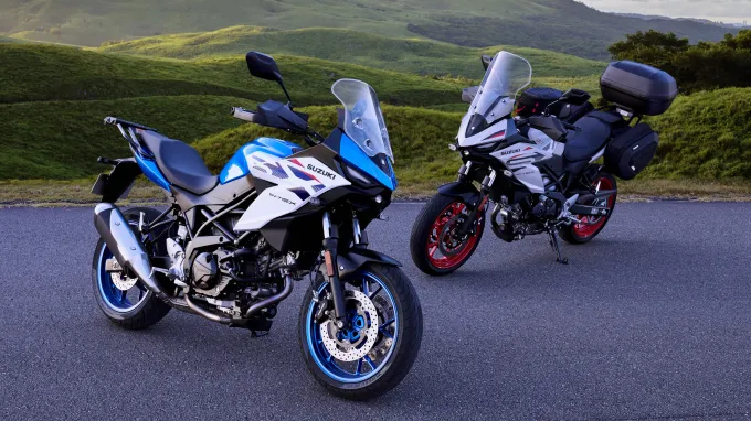 Suzuki SV-7GX : Duo de trois quart devant plaines