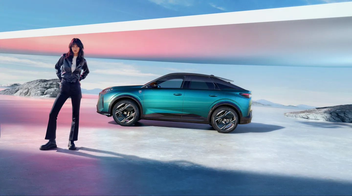 Peugeot 3008 2024 : profil gauche statique avec modèle