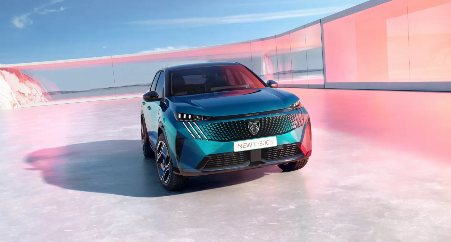 Peugeot 3008 2024 : trois quarts avant droit statique