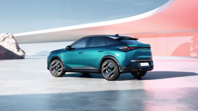 Peugeot 3008 2024 : trois quarts arrière gauche statique