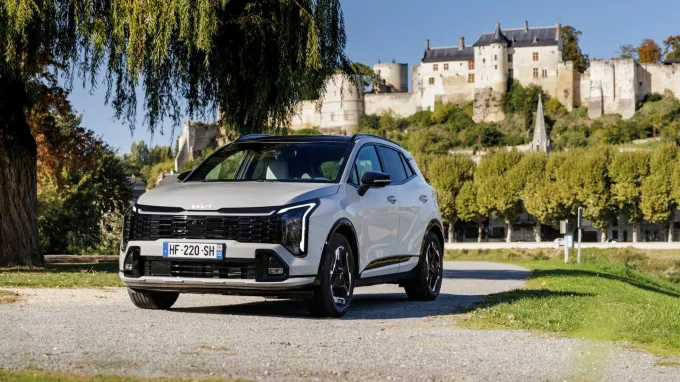 Kia Sportage : devant un château