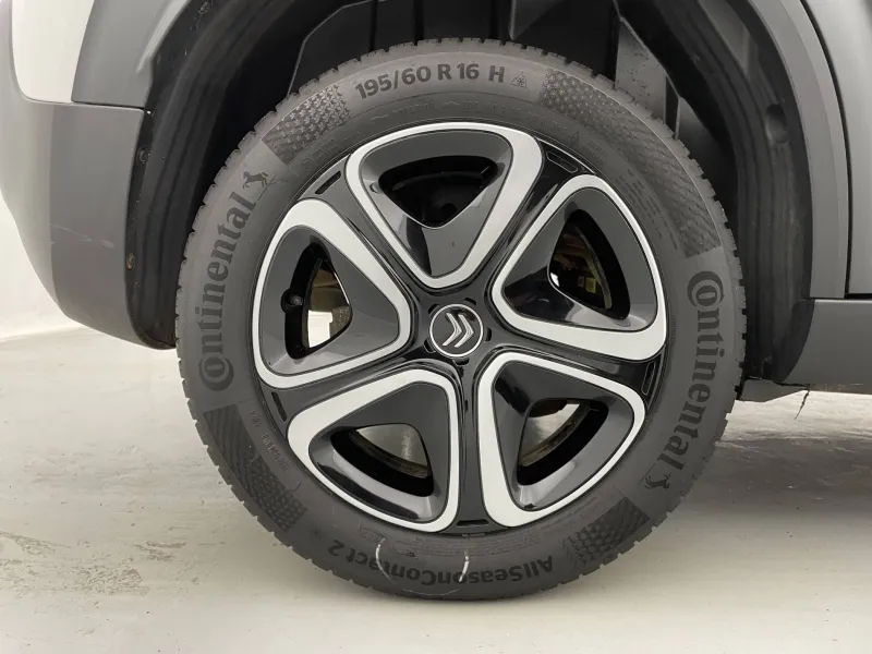 Image secondaire du véhicule 44