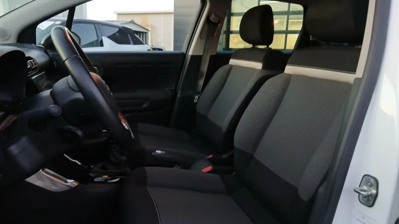 Image secondaire du véhicule 11