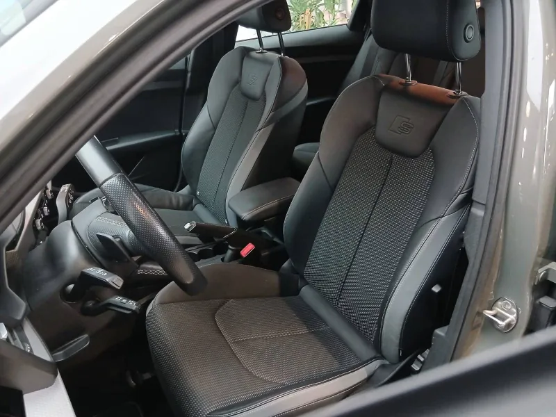 Image secondaire du véhicule 10