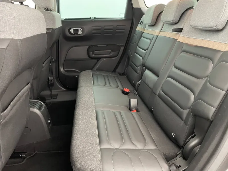 Image secondaire du véhicule 10