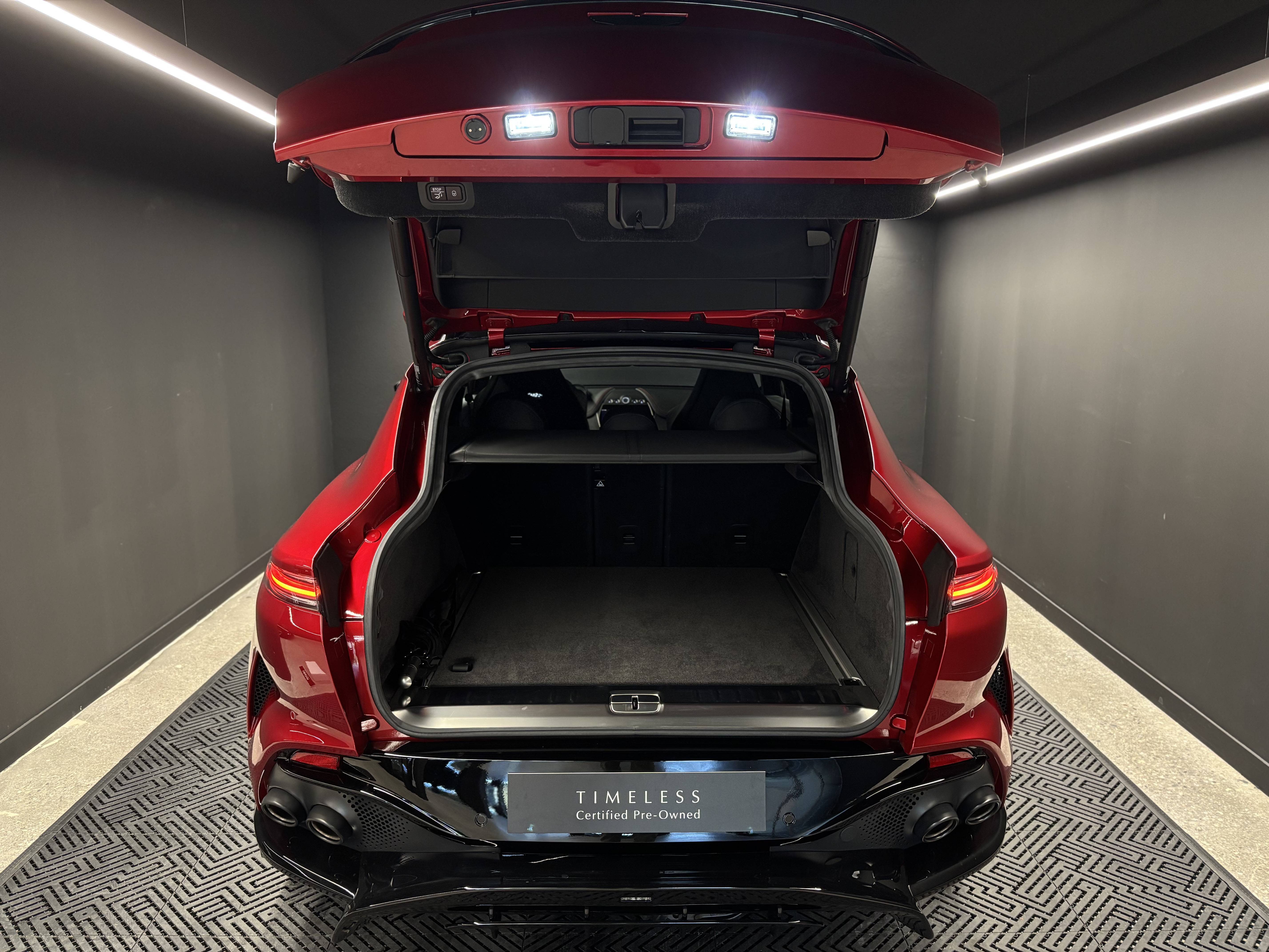 DBX707 DBX707 4.0 Biturbo V8 &mdash; 15