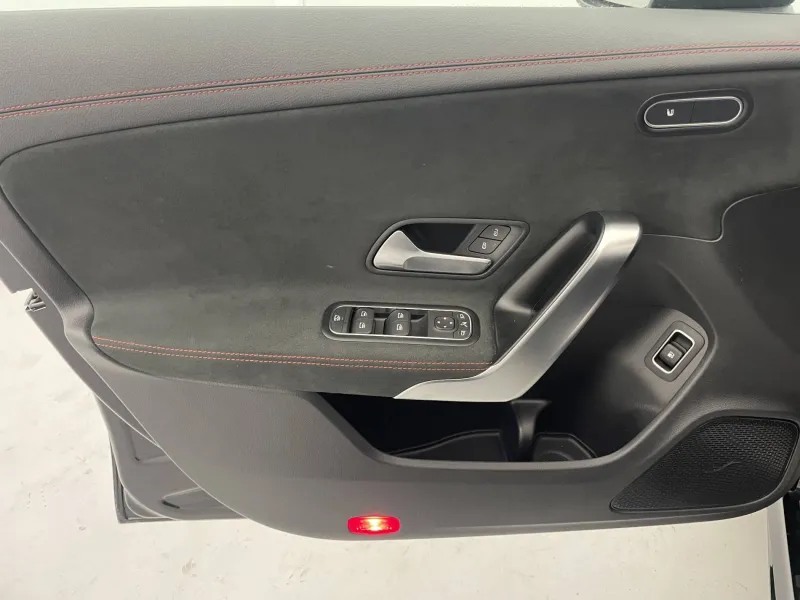 Image secondaire du véhicule 30