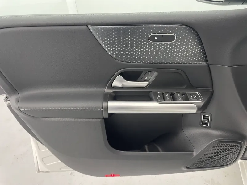 Image secondaire du véhicule 30