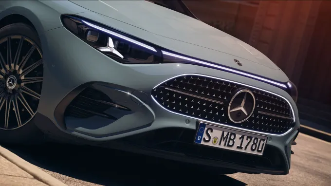 Nouveau Mercedes CLA : calandre version hybride