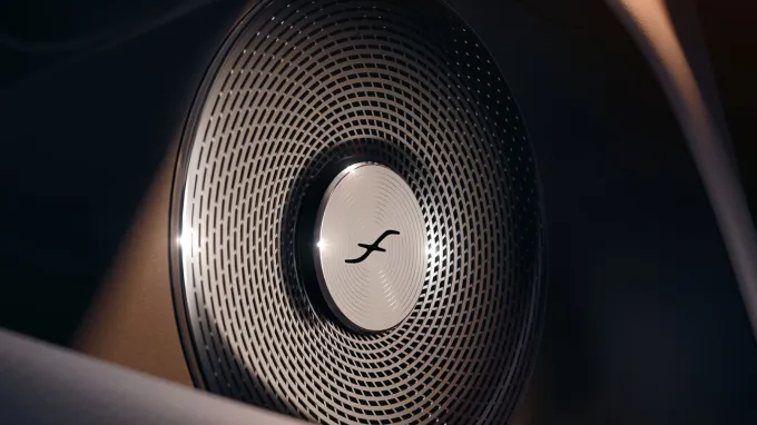 Nouveau Mercedes CLA : détail système audio Burmester 3D