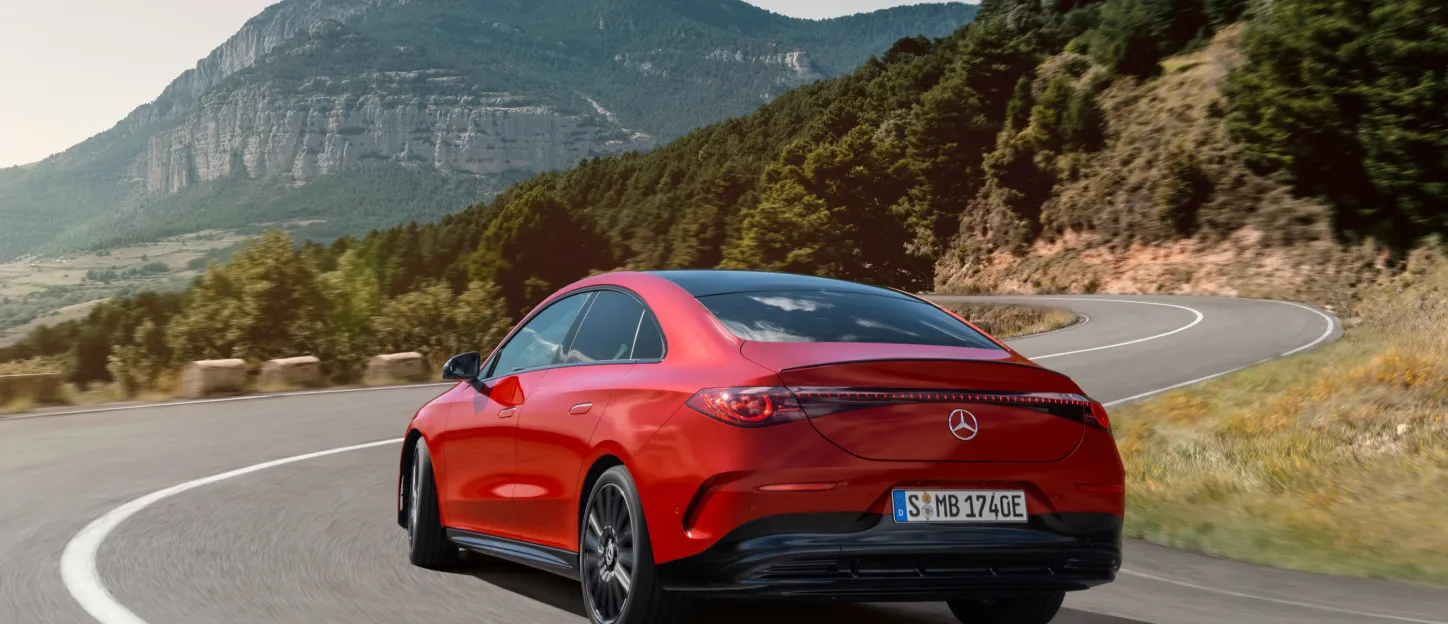 Nouveau Mercedes CLA : 3/4 arriere dans un virage