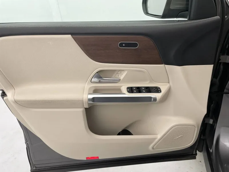 Image secondaire du véhicule 30